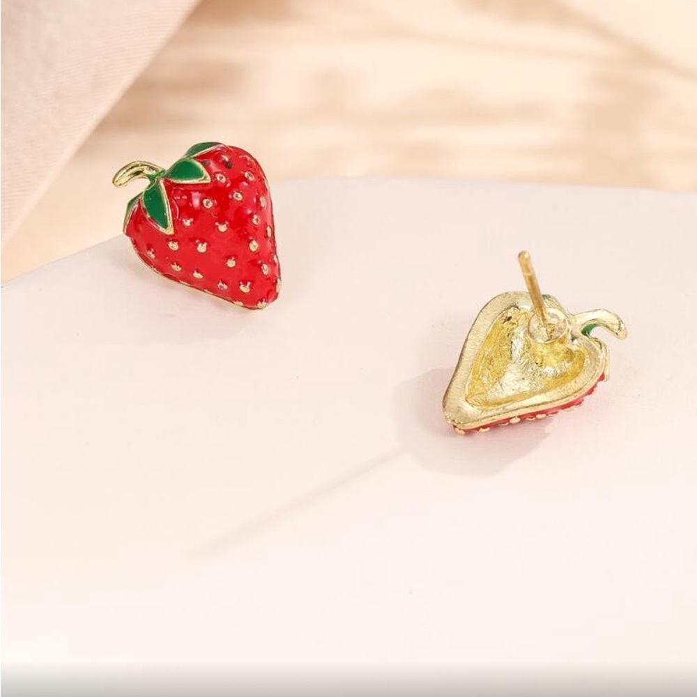 Strawberry Earrings - Picture 4 of 5